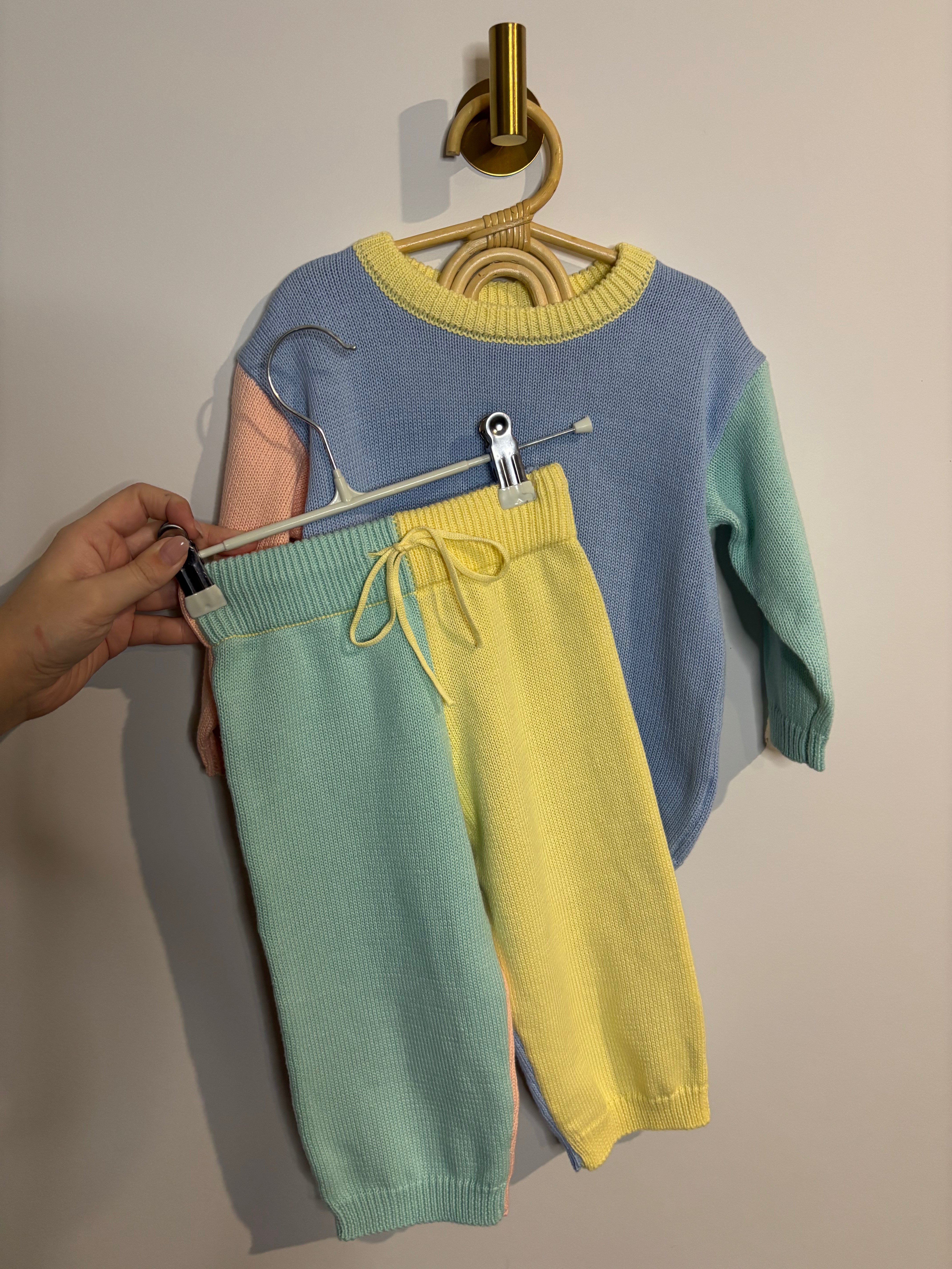 Knit Pullover and Matching Knit Pants Set - Pastel Colourblock